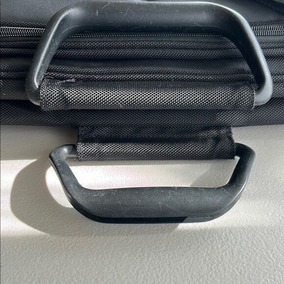 Kensington Contour Pro 17" Laptop Carrying Case - Picture 9 of 12